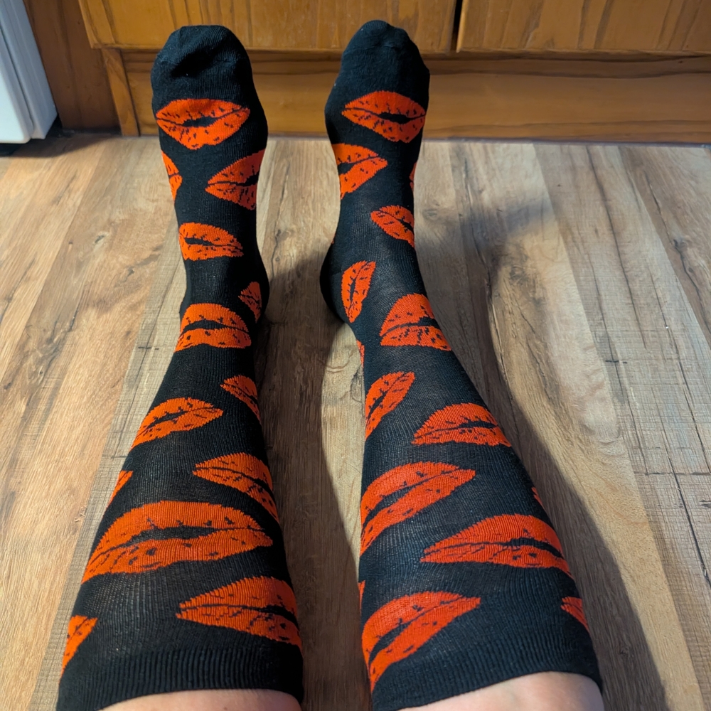 Black and Red Lip Pattern Socks
